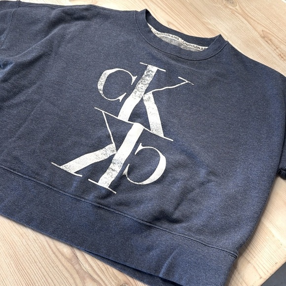 CK cropped short sleeve sweatshirt - Picture 9 of 9
